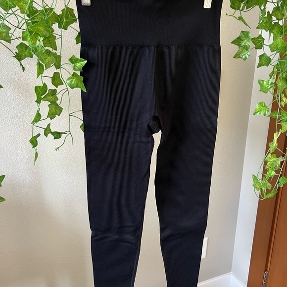 Black Ribbed high rise Leggings - Picture 1 of 5